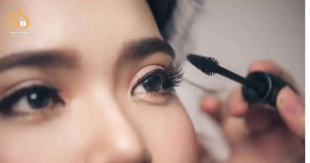 Waterproof Mascara for Luxurious Lashes